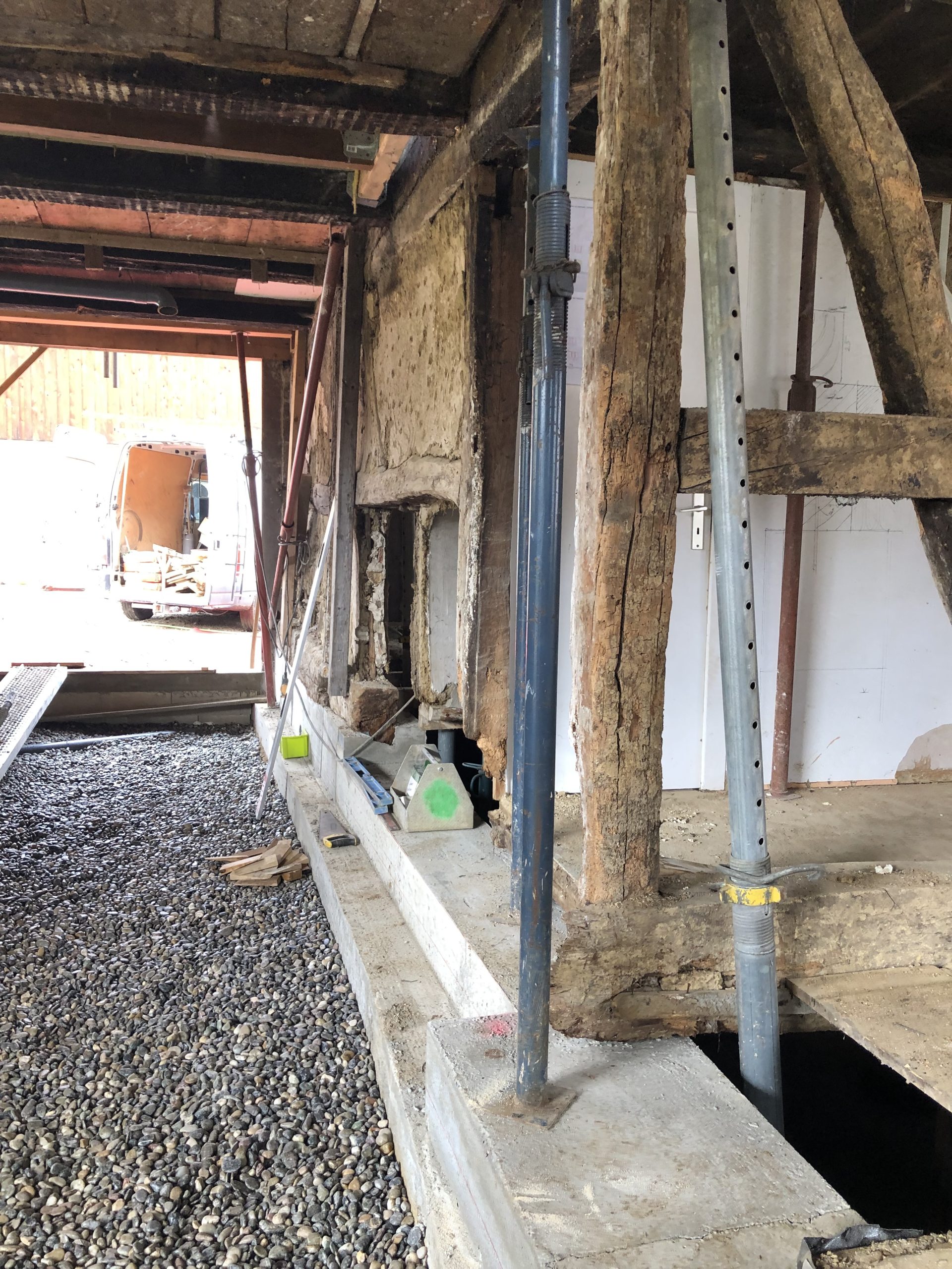 Rénovation d’une maison à colombages, reprise en sous en œuvre en béton de la structure bois à Kappelen proche Sierentz