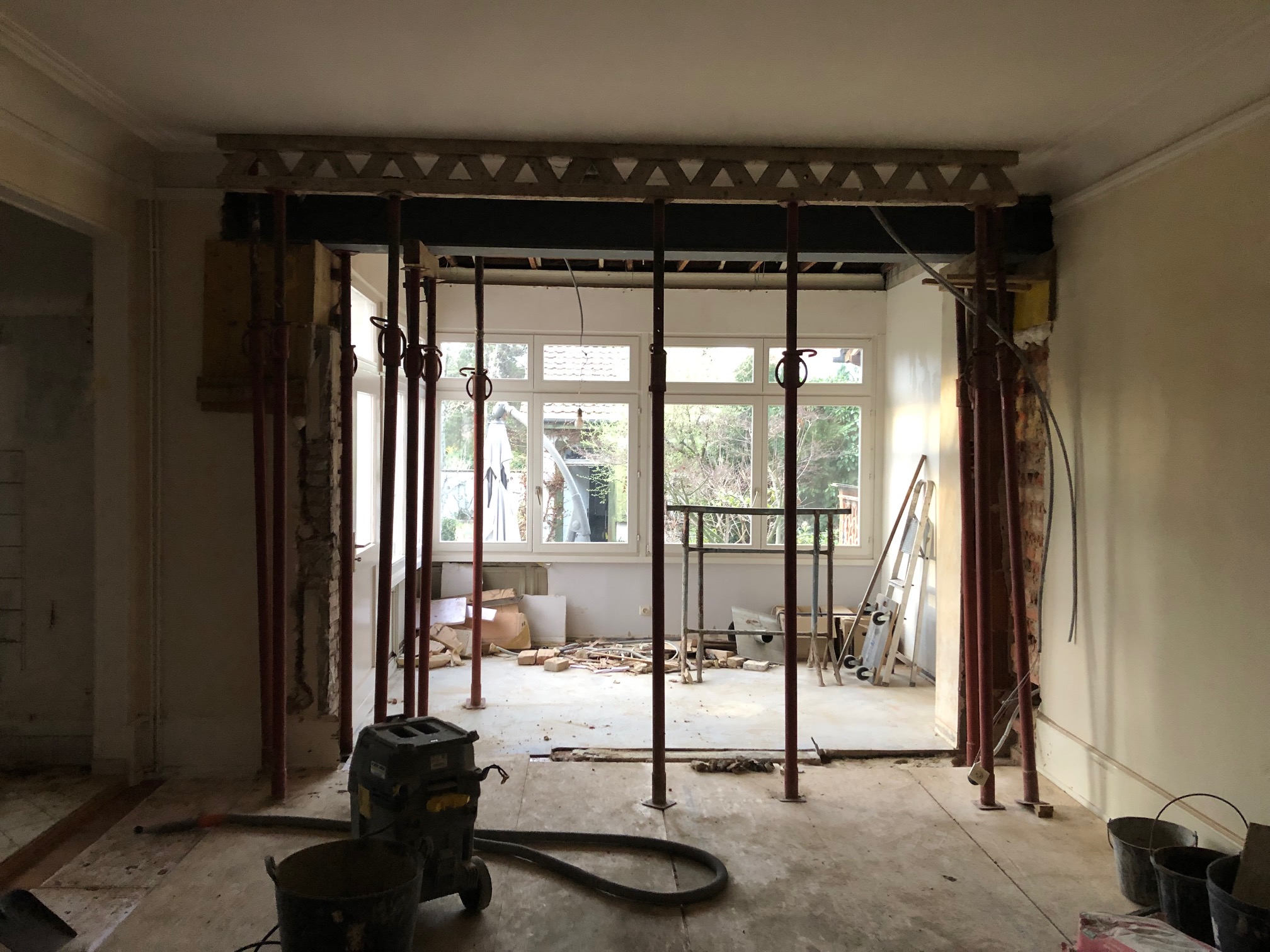 Démolition d’un mur porteur, création d’une ouverture et renforcement par poutre métallique à Saint-Louis proche Hégenheim