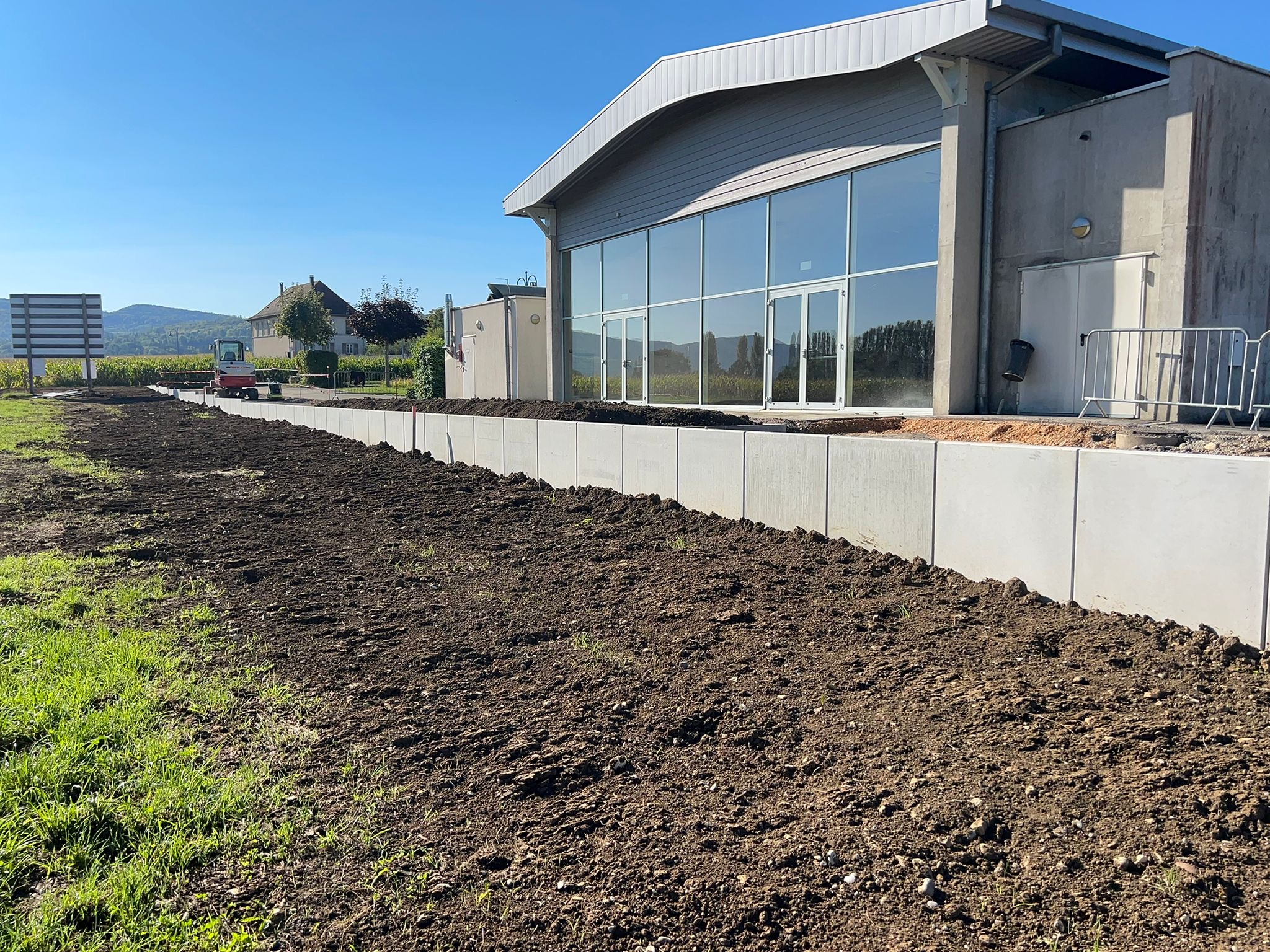 Réalisation d’un mur de soutènement en L en béton préfabriqué à Raedersdorf proche de Ferrette