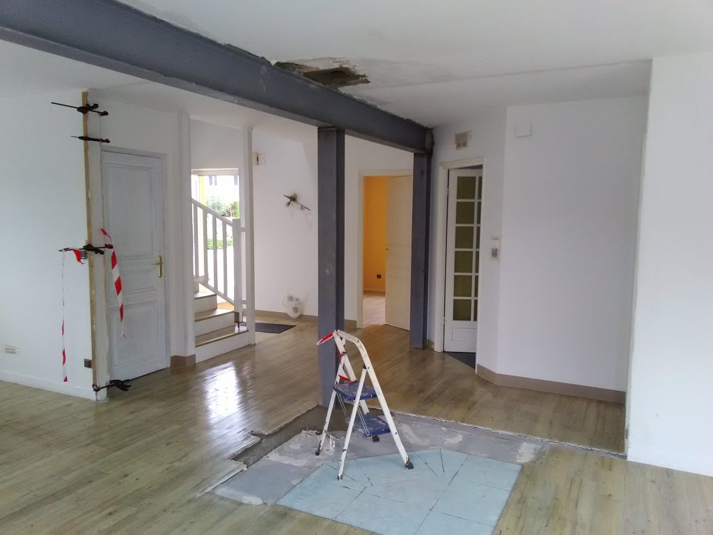 Démolition de mur porteur, mise en place de poteaux et poutres métalliques à Kembs proche de Sierentz