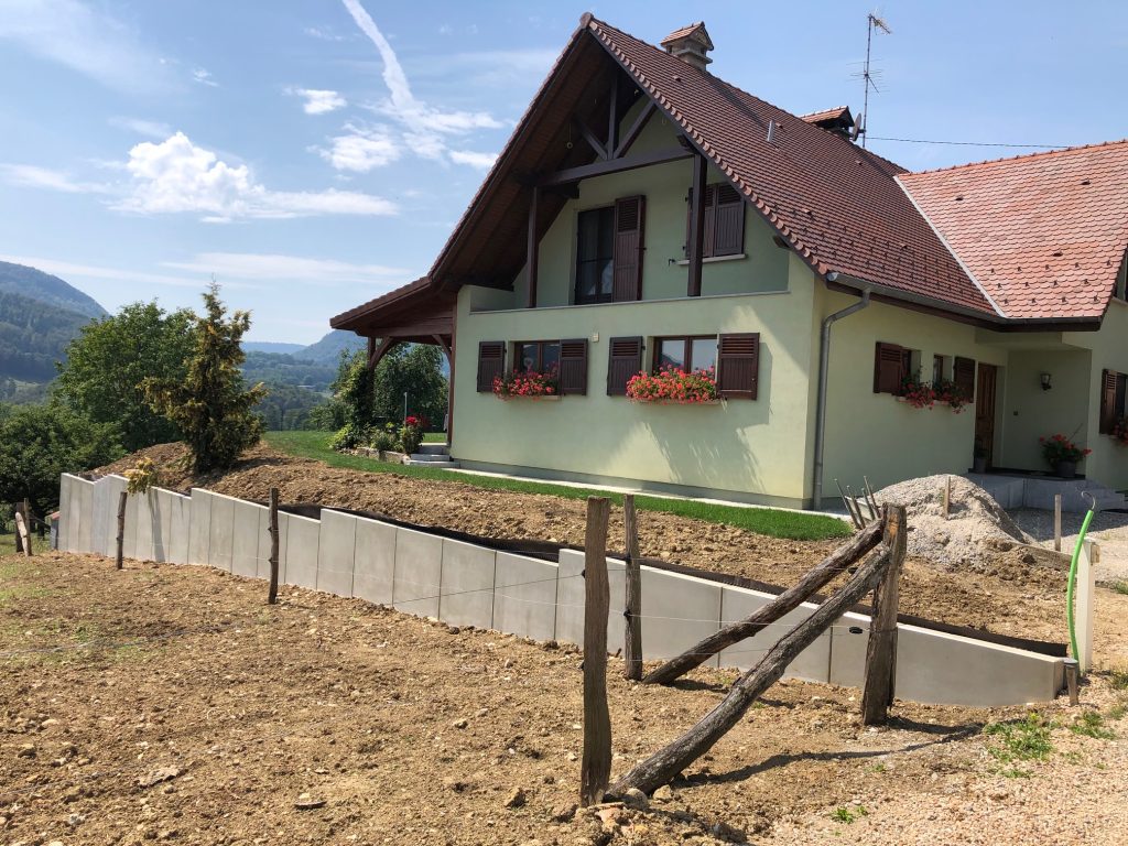 Murs de soutènement en béton préfabriqués en L à Kiffis proche de Ferrette