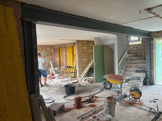 Rénovation complète d&rsquo;une maison, création et modification d&rsquo;ouvertures en façade, démolition du mur porteur intérieur, fourniture et pose de poteaux et poutres métalliques à Aspach secteur proche d&rsquo;Altkirch