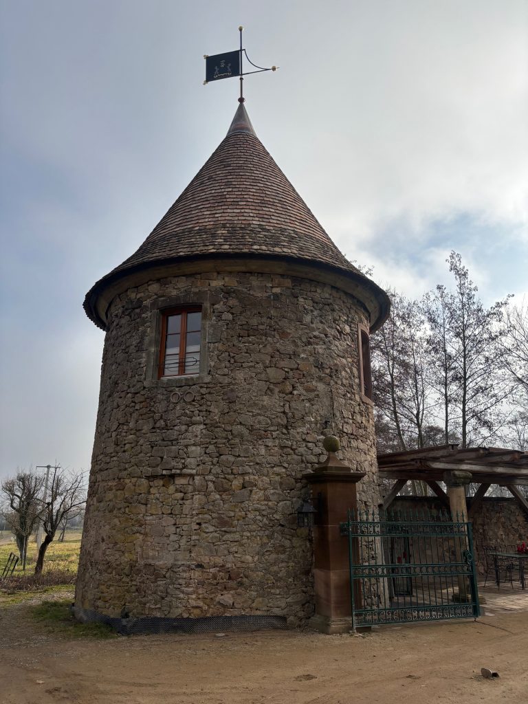 Réalisation d&rsquo;un chainage en béton pour assise de nouvelle charpente d&rsquo;une tour en maçonnerie de pierres à Ollwiller dans le Haut-Rhin