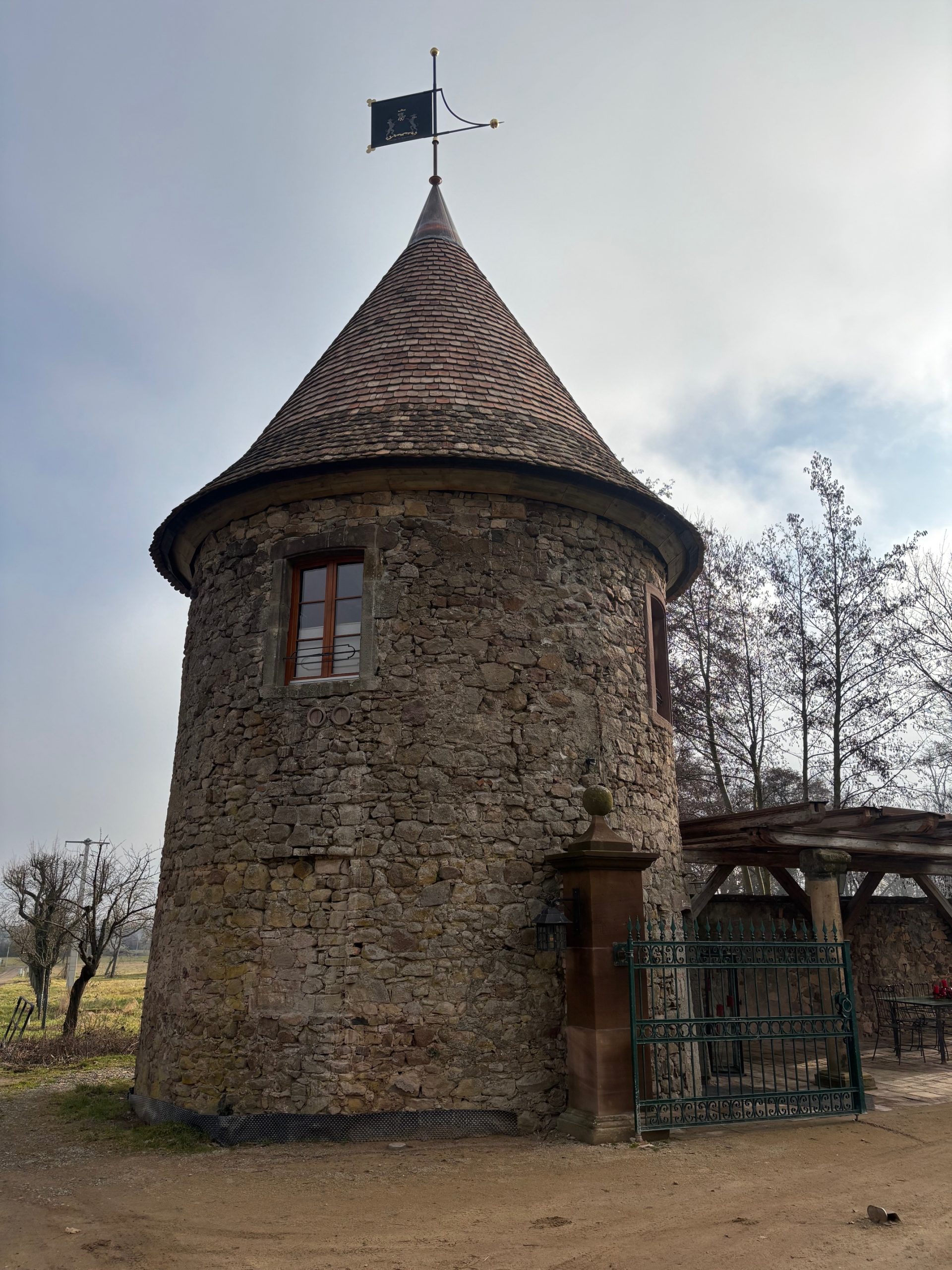 Réalisation d&rsquo;un chainage en béton pour assise de nouvelle charpente d&rsquo;une tour en maçonnerie de pierres à Ollwiller dans le Haut-Rhin