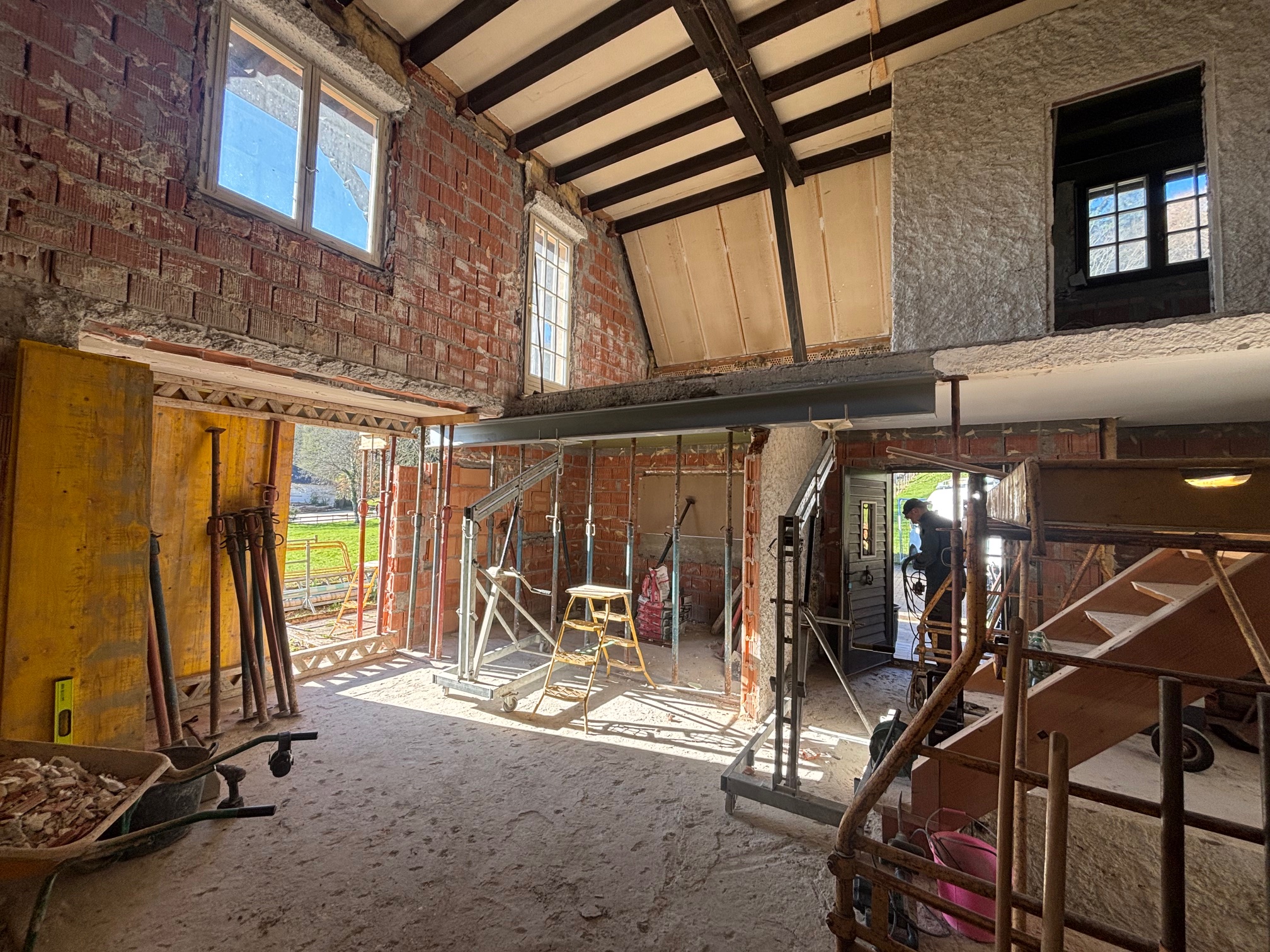 Travaux de maçonnerie, démolition et pose de poutre métallique pour rénovation de maison à Vieux-Ferrette proche de Waldighoffen